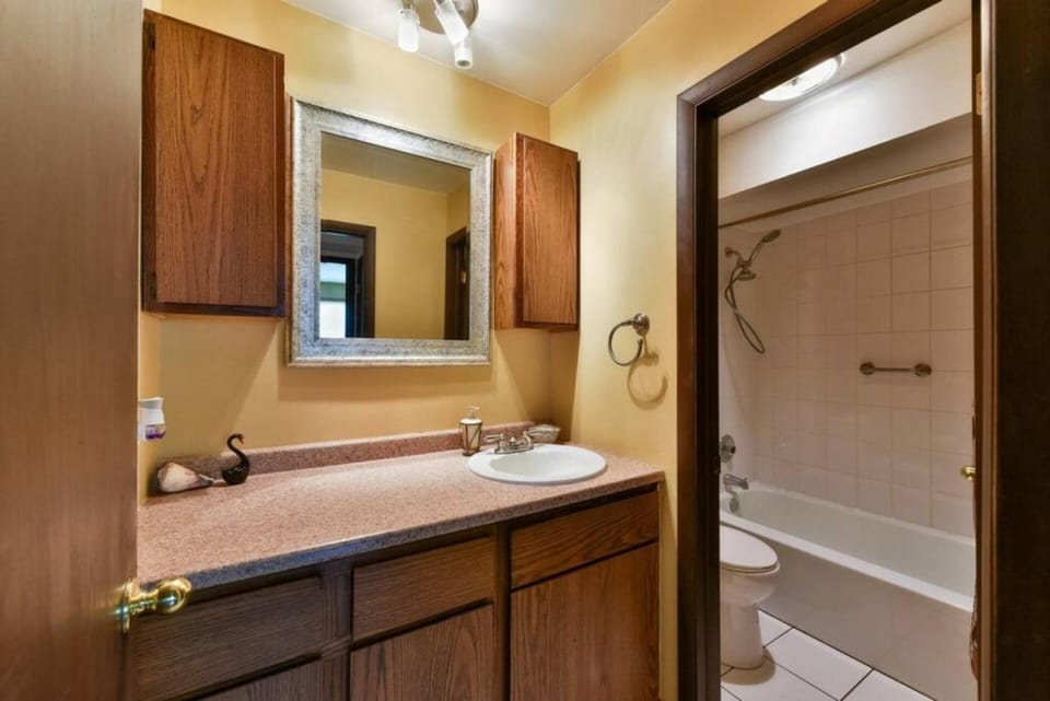 Mins from O'Hare • Safe Location • Private Parking Apartment in Chicago