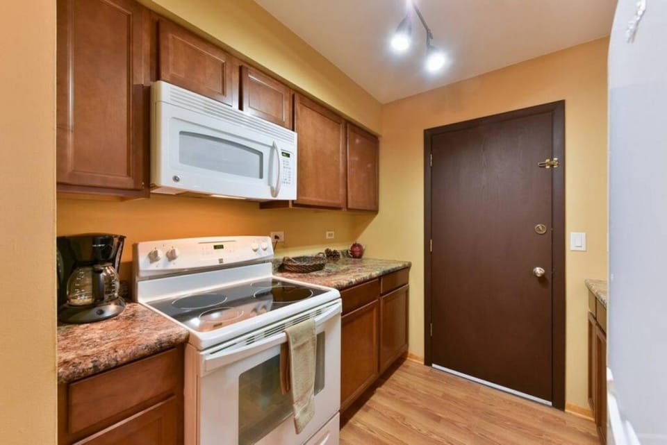 Mins from O'Hare • Safe Location • Private Parking Apartment in Chicago