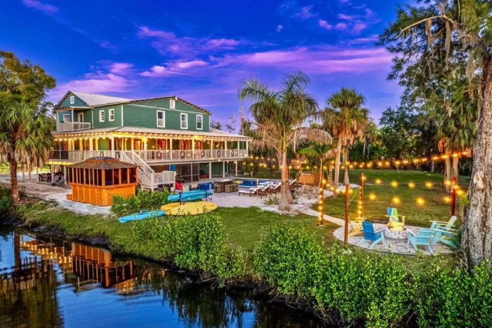 Sleeps 40! 13BR•Heated Pool•Waterfront Resort•Spa Villa in Town N Country