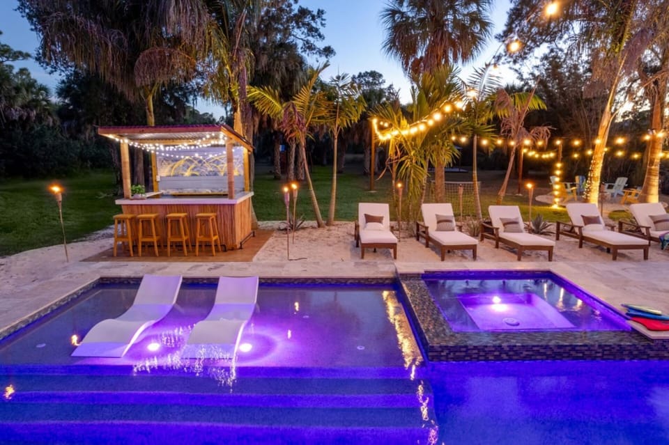 Sleeps 40! 13BR•Heated Pool•Waterfront Resort•Spa Villa in Town N Country