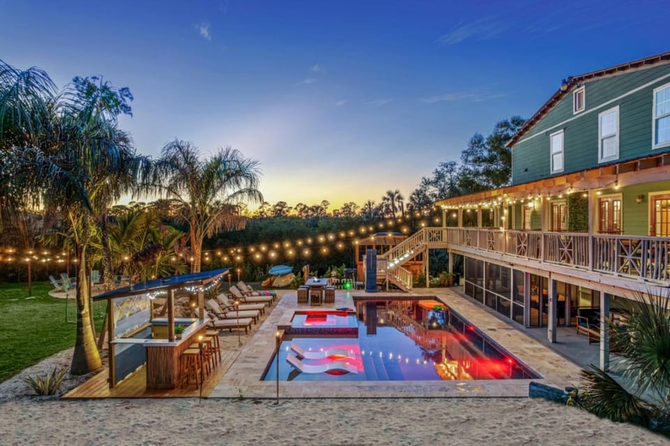 Sleeps 40! 13BR•Heated Pool•Waterfront Resort•Spa Villa in Town N Country