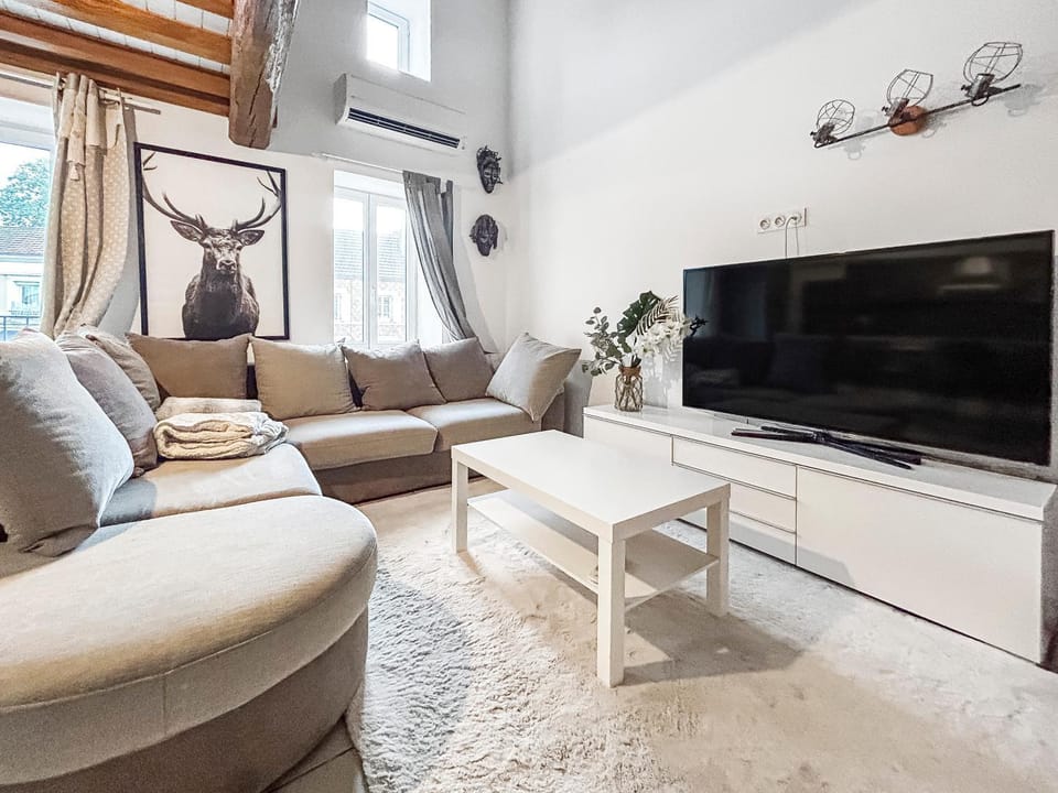 Communal lounge/ TV room