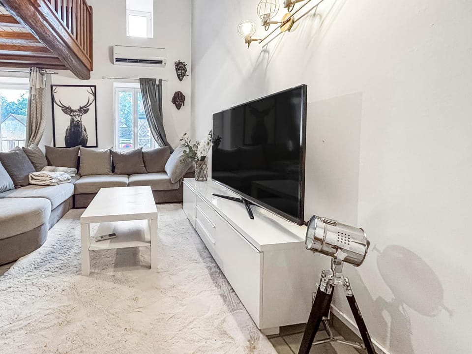 Communal lounge/ TV room