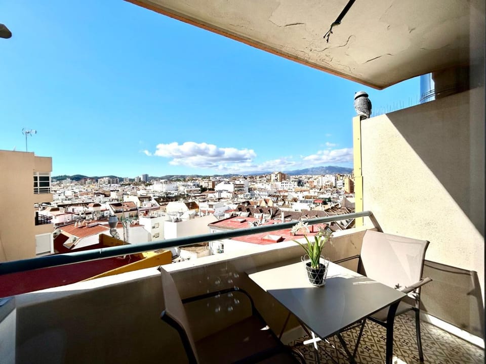 Day, View (from property/room), Balcony/Terrace, Dining area, City view, internet