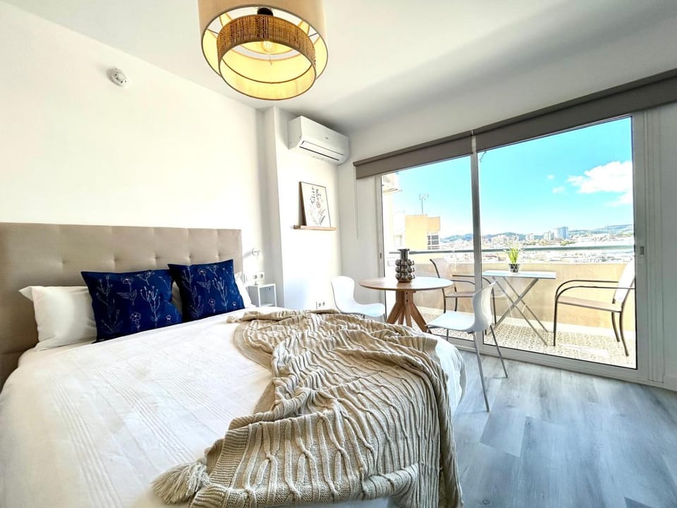 Bed, Balcony/Terrace, Photo of the whole room, Bedroom, heating, heating, internet, internet, air conditioner, air conditioner