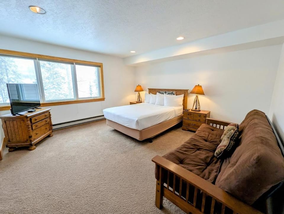 Quicksilver 1665 by SummitCove Lodging in Colorado House in Keystone