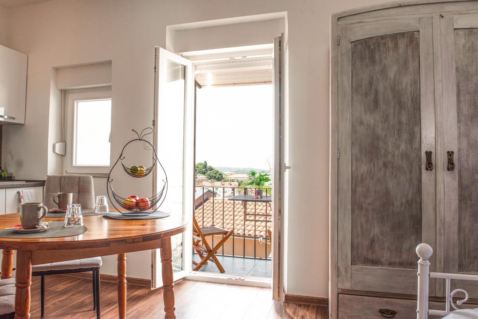 View (from property/room), Balcony/Terrace, Kitchen or kitchenette, Dining area, air conditioner