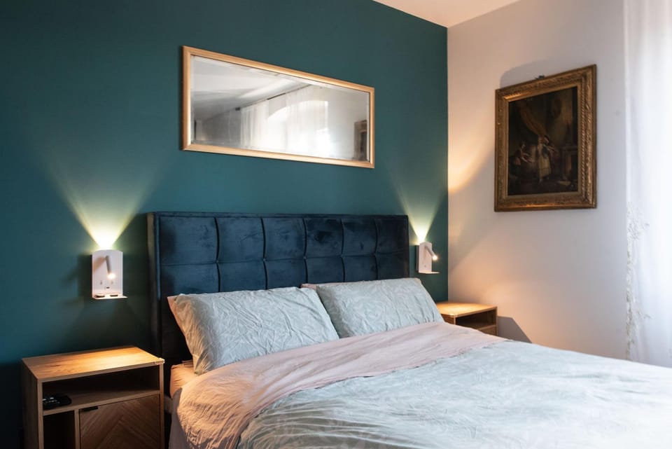 Bed, Photo of the whole room, Decorative detail, Bedroom