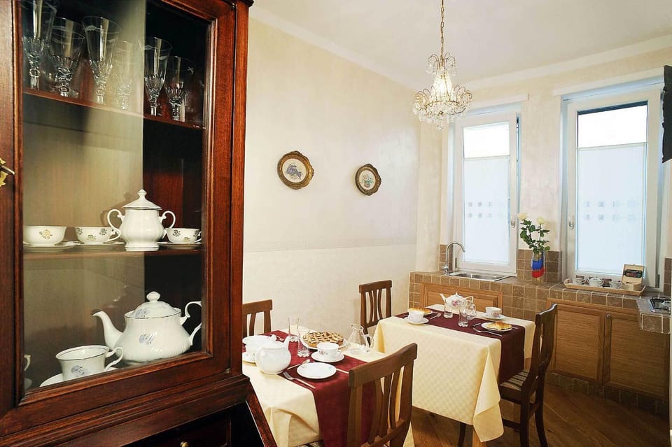 Communal lounge/ TV room, Coffee/tea facilities, Internal: Not applicable to any particular room