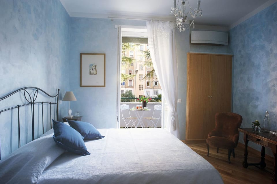 Bed, Photo of the whole room, Decorative detail