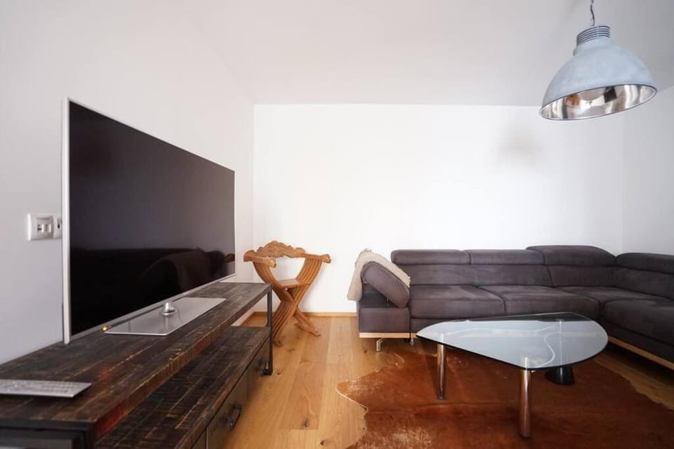 Authentic Austrian Flat in the South of Vienna Apartment in Hungary