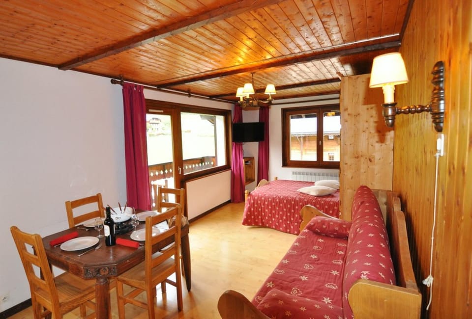 Property building, Living room, Bedroom