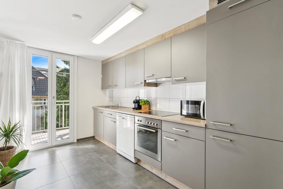 Coffee/tea facilities, Balcony/Terrace, dishwasher, microwave, stove, kitchen