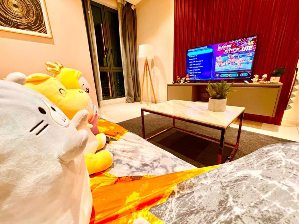 Bed, TV and multimedia, Living room, Photo of the whole room, Seating area, Evening entertainment, Bedroom