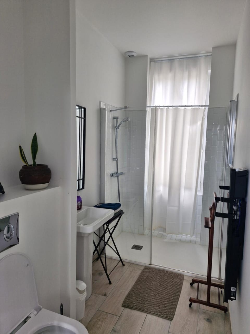 Shower, Toilet, Bathroom, Decorative detail