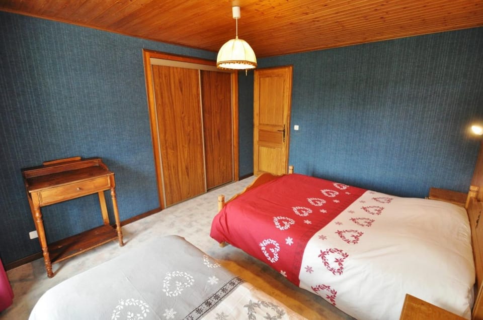 Property building, Living room, Bedroom