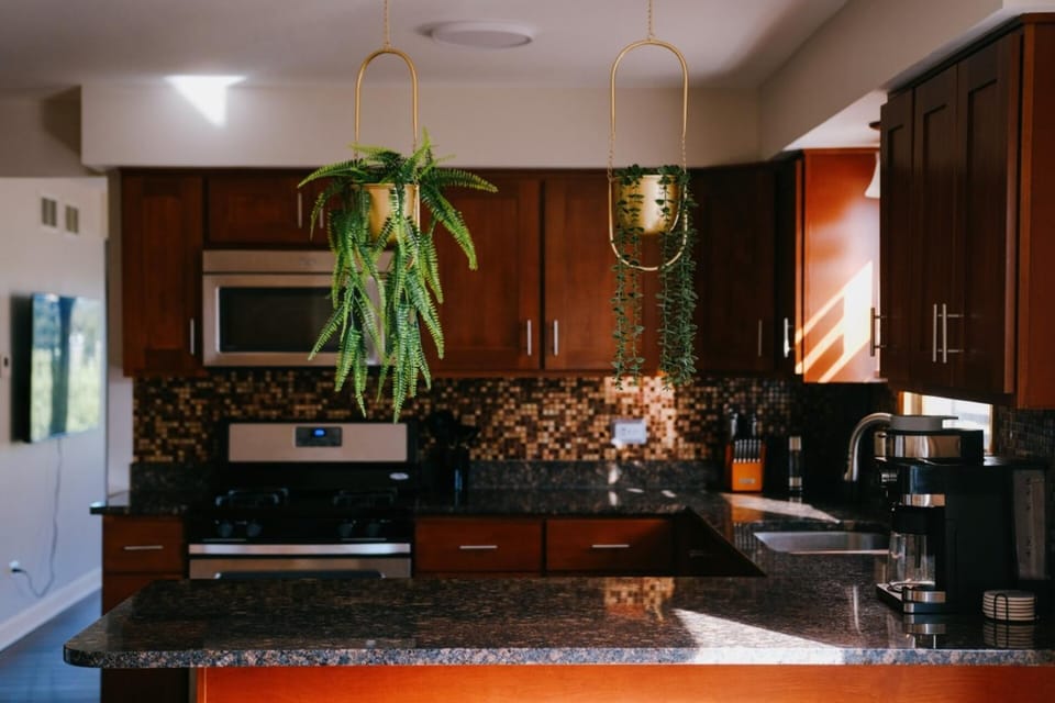 3BR Modern Apt • Gym • Workspace • Quiet Location Apartment in Chicago