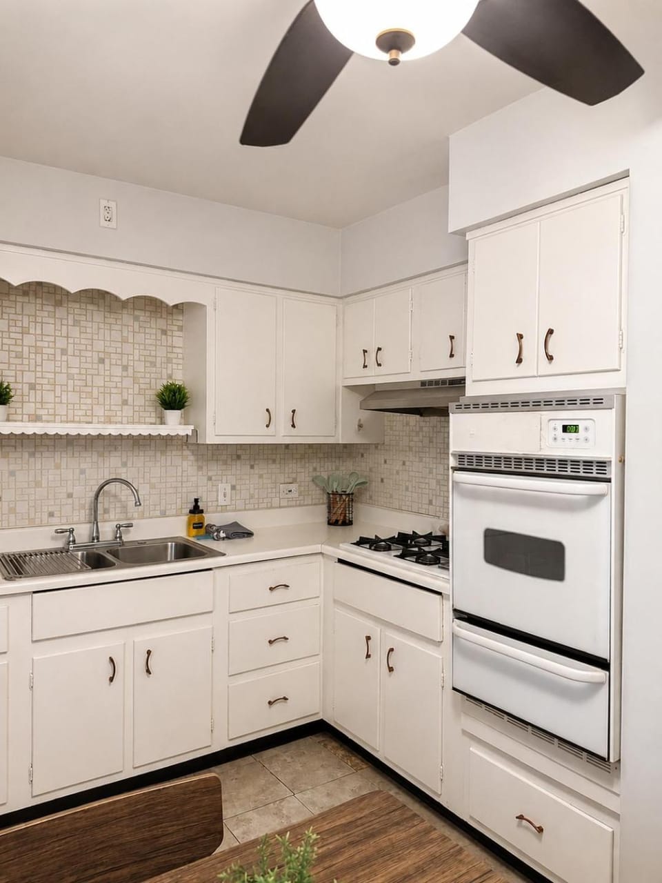 90s Condo| King Bed | 65” Smart TV | Arcade Game House in Elmwood Park