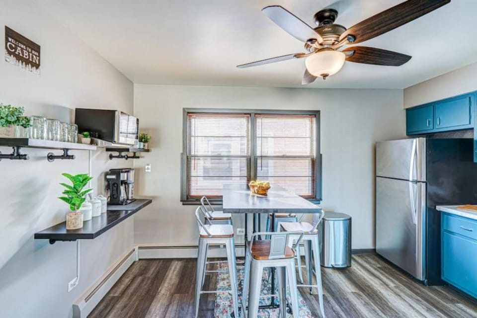 Top Rated Condo •King Bed • Safe Historic Location House in Elmwood Park