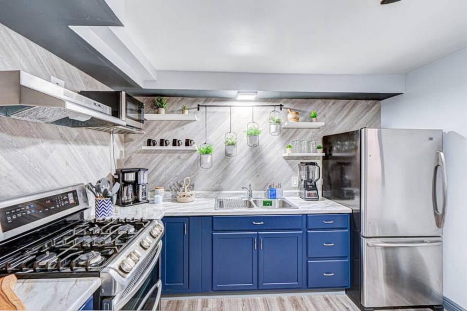 Luxury King Sleep Number Historic Location House in Elmwood Park