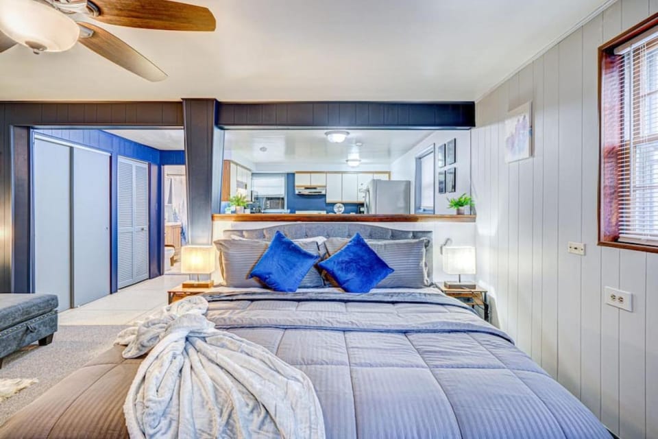 Remodeled Studio Condo Family Friendly Area Apartment in Elmwood Park