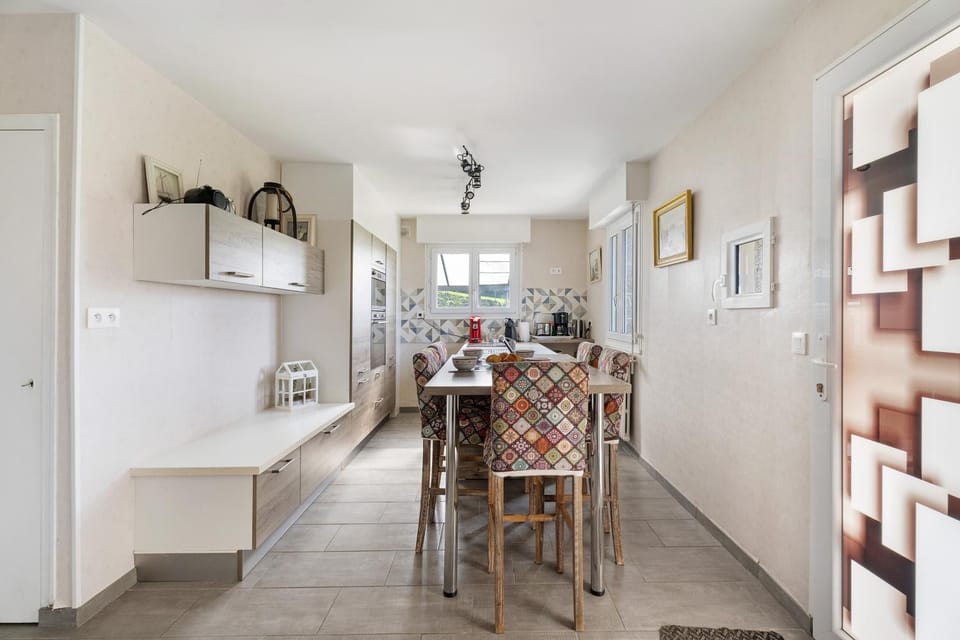 Property building, Kitchen or kitchenette, Living room