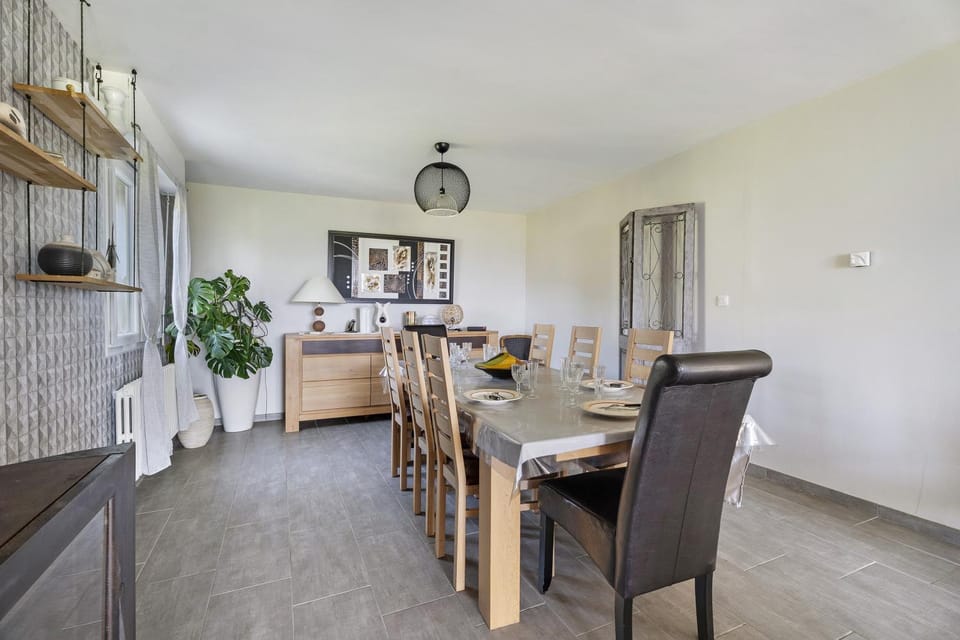 Property building, Kitchen or kitchenette, Living room