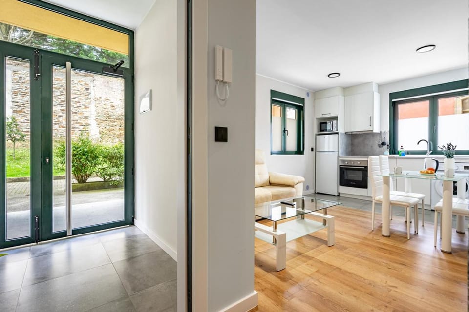 TV and multimedia, Kitchen or kitchenette, Living room, Seating area, Dining area