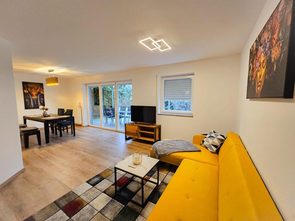 Living room, Seating area, Entertainment, Dinner