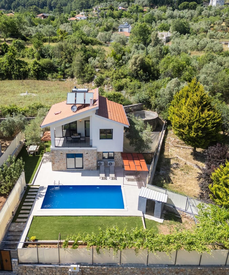 Property building, Day, Garden, Garden view, Pool view, Swimming pool