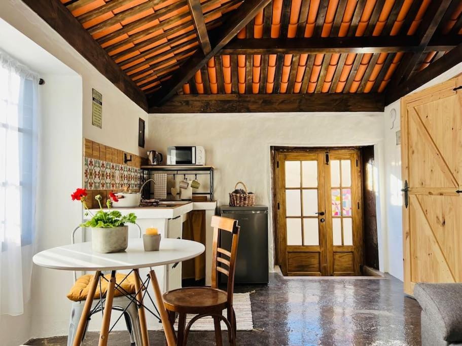Kitchen or kitchenette, Seating area