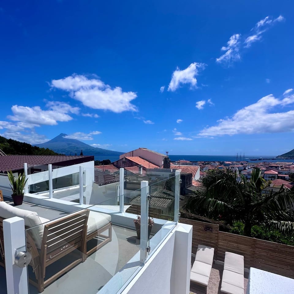 Natural landscape, View (from property/room), Balcony/Terrace, Mountain view, Sea view