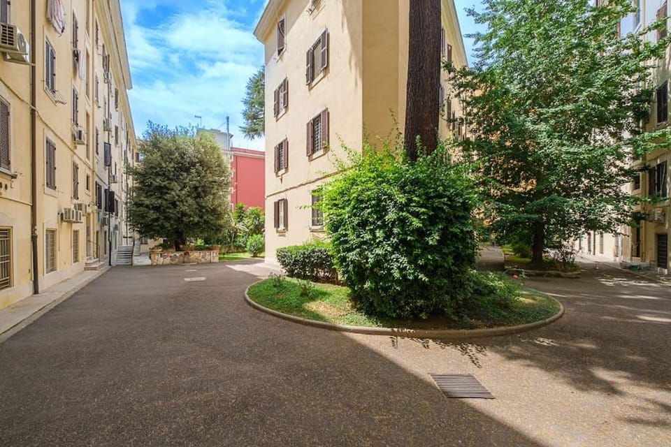 Property building, Neighbourhood