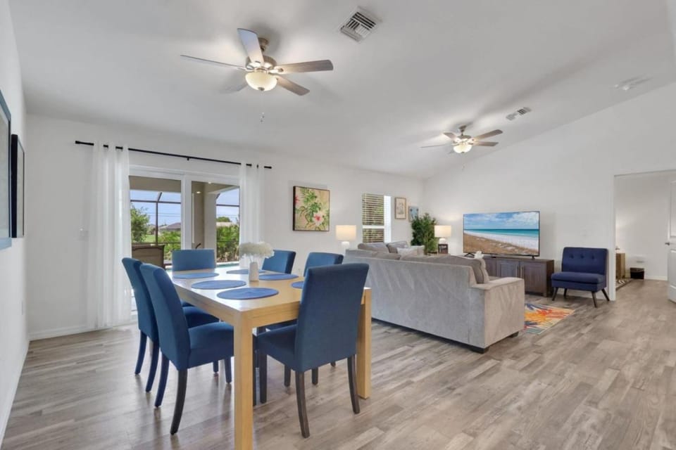Brand New With Heated Pool Ideal for 2 Families House in Cape Coral