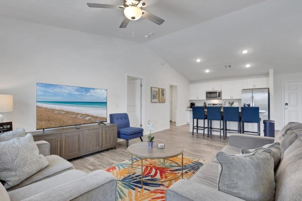 Brand New With Heated Pool Ideal for 2 Families House in Cape Coral