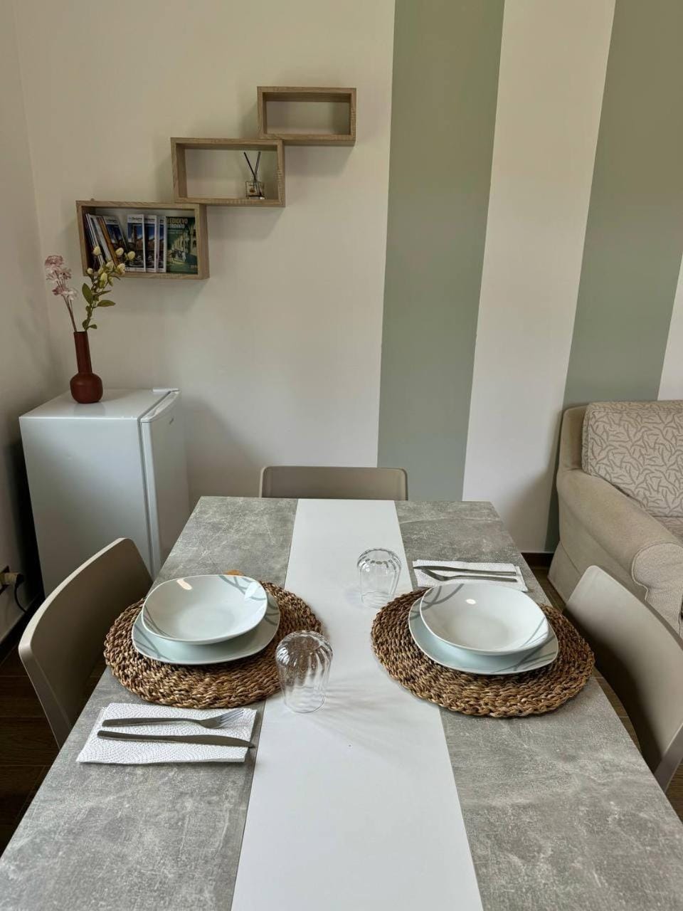 Breakfast, kitchen, Internal: Not applicable to any particular room