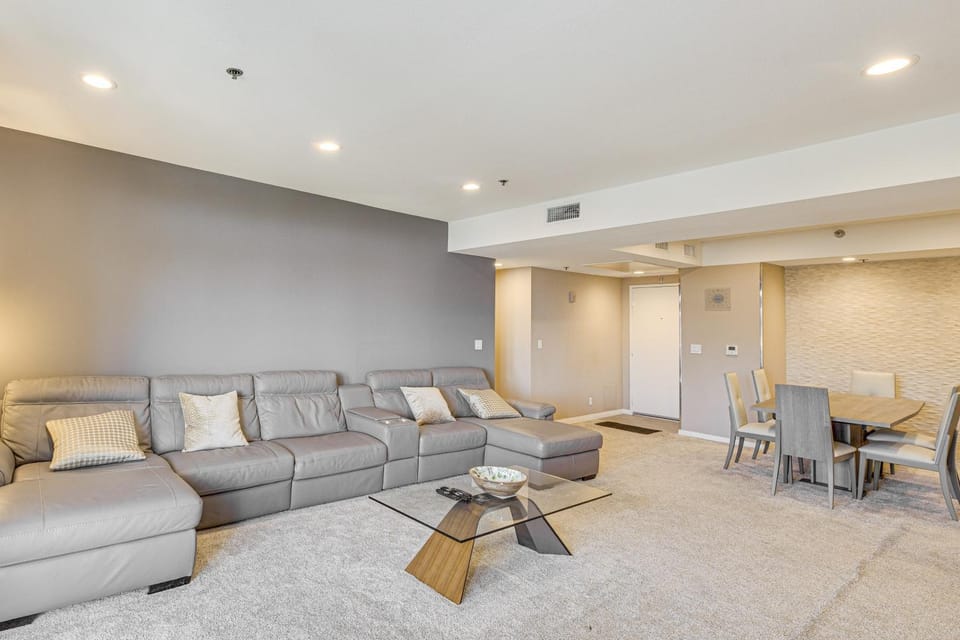 2 Mi to Hollywood: Condo w/ Pool & Hot Tub Access House in Hollywood