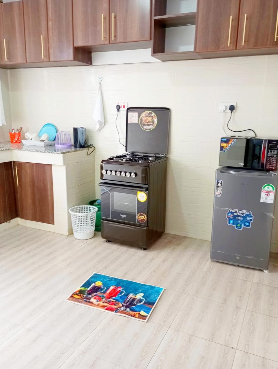 Kitchen or kitchenette, oven