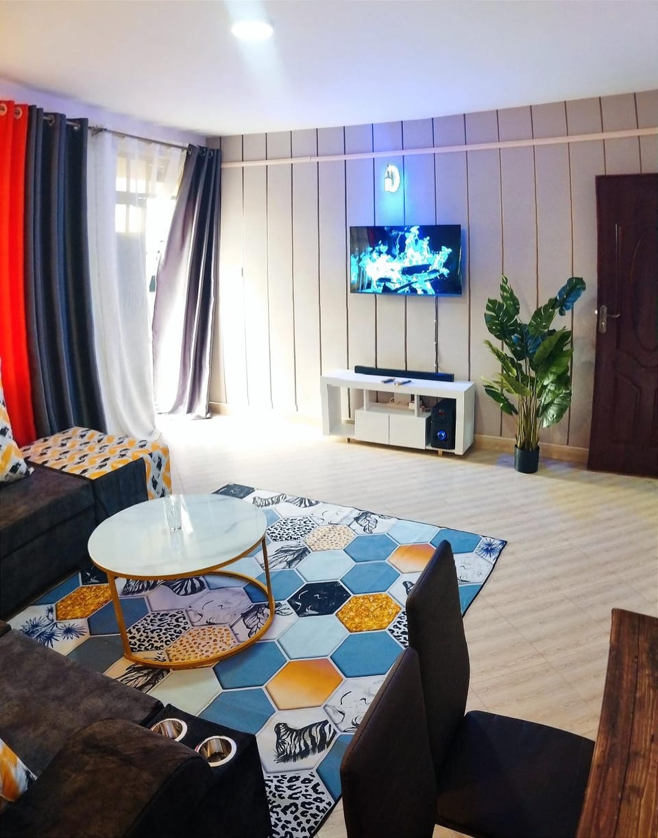 TV and multimedia, Living room, Seating area, Evening entertainment