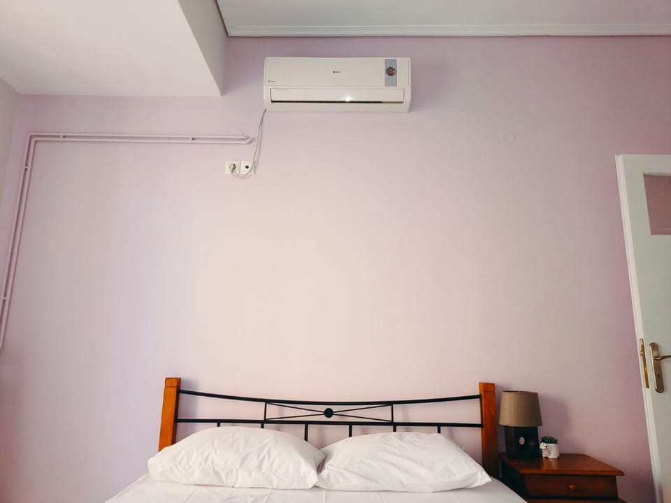 Bed, Bedroom, air conditioner