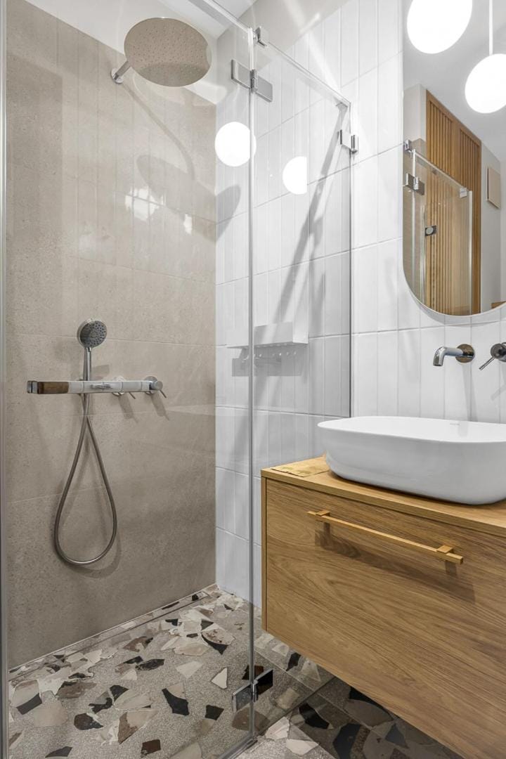 Shower, Bathroom, towels