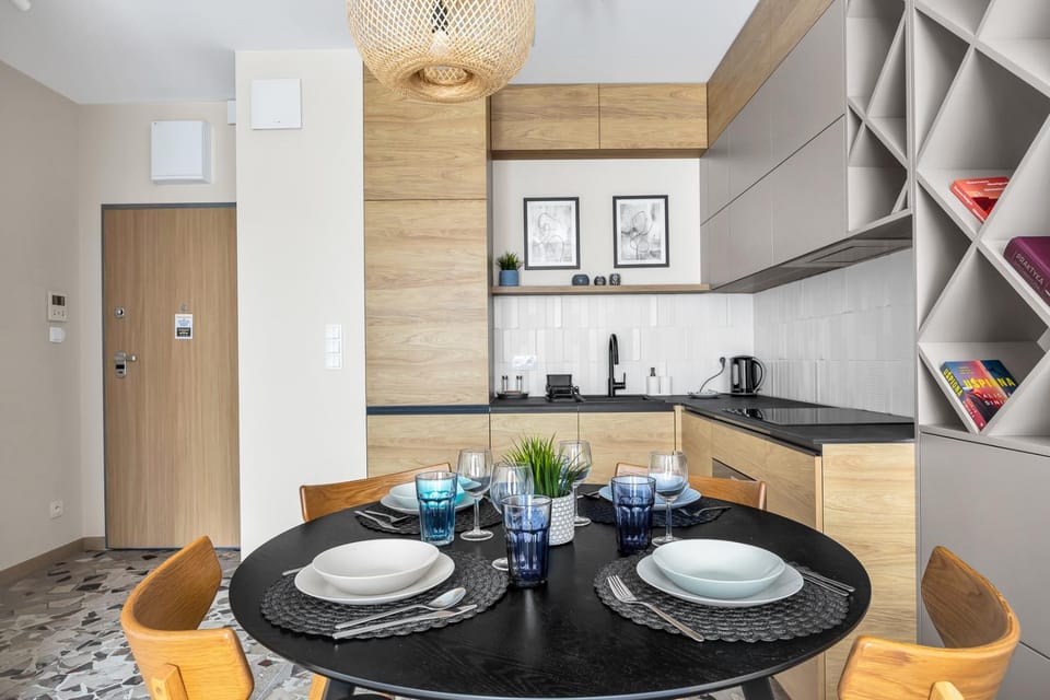 Kitchen or kitchenette, Living room, Seating area, Dining area