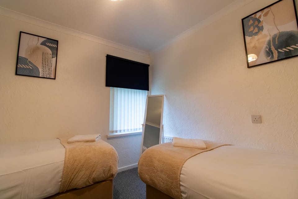 Bed, Bedroom, heating, internet, towels
