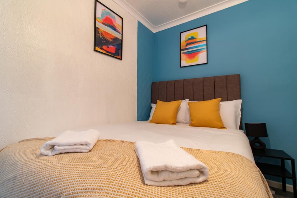 Bed, Photo of the whole room, Bedroom, heating, internet, towels