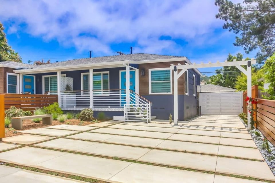 Windansea Retreat House in La Jolla
