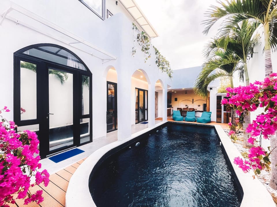 Property building, Decorative detail, Swimming pool