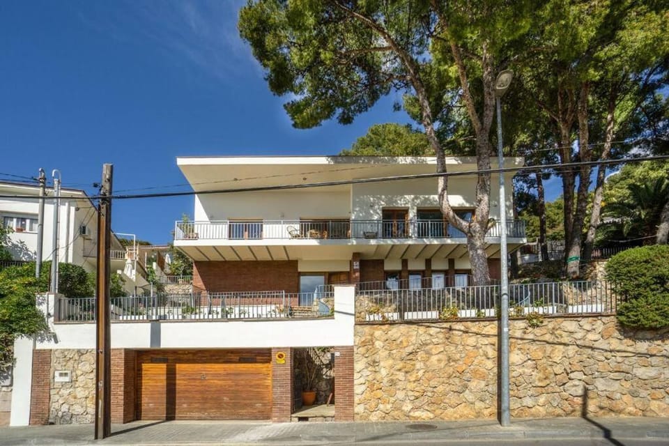 Stylish house with amazing seaview and garden House in Castelldefels