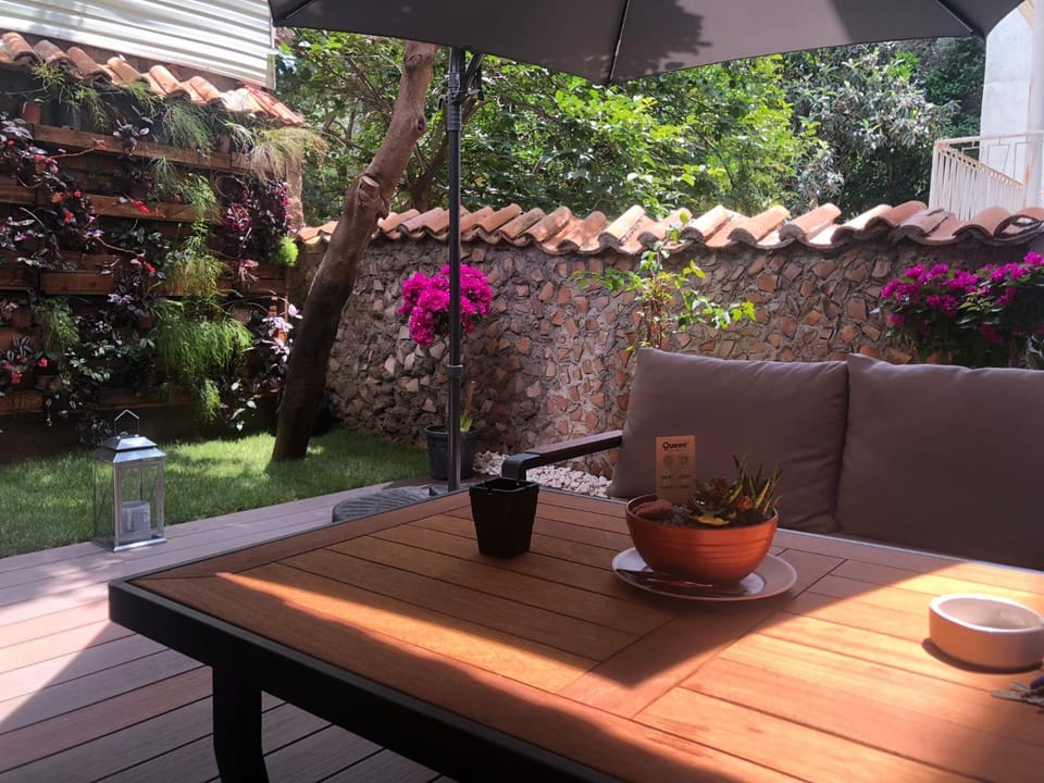 ANTALYA KALEİÇİ MÜSTAKİL BAHÇELİ ev Villa in Antalya