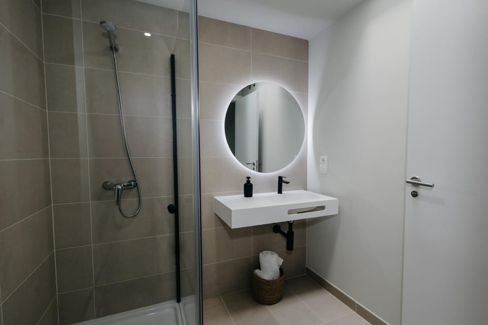 Shower, Toilet, Bathroom, towels