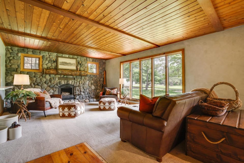 Picturesque Lake Elmo Cottage w/ Fire Pits! House in Lake Elmo